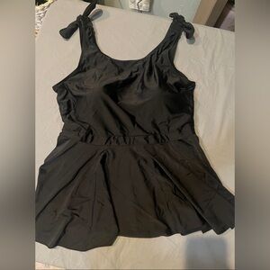 Latched Mama XL black peplum swim top